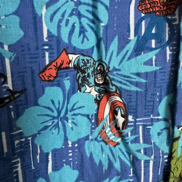 Marvel Avengers Hawaiian Shirt Classic Comics Button Up Short Sleeve Men's M - Picture 5 of 15